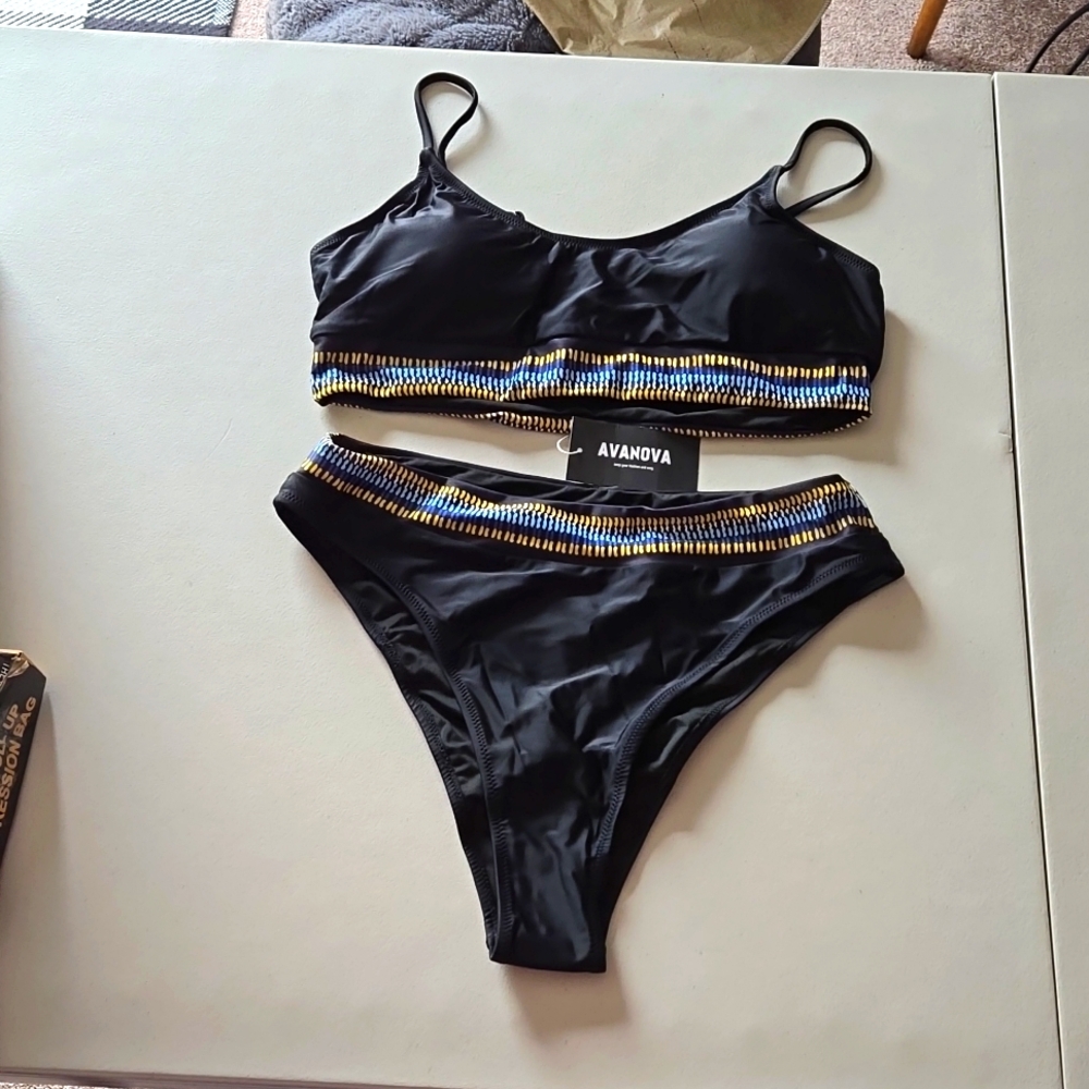Avanova 2 piece bikini, size large, NWT